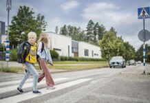 Koululaiset vaarassa! Yli 80 prosenttia autoilijoista ajoi liian lujaa koulujen lähellä!