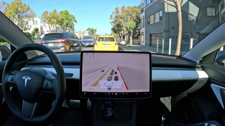 Video: Hyppää itsestään ajavan Teslan 45 minuutin matkan kyytiin!