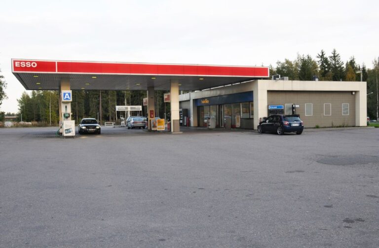 Päivän huoltoasema: Yksi viimeisimmistä Suomen Essoista