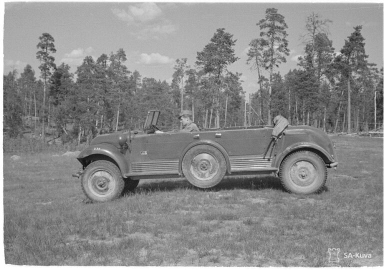 Päivän museoajoneuvo: Saksalainen erikoinen kahden moottorin sotilaiskäyttöön tarkoitettu maastoauto