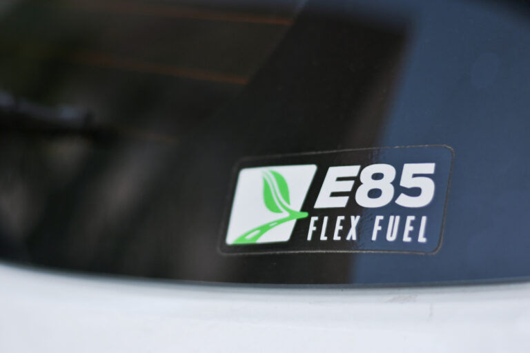 Hallitus purkaa sääntelyä — etanolimuunnokset mahdollisia uusiin autoihin jo ensi vuonna