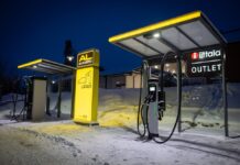 Autoliiton ensimmäinen sähköautojen latausasema on avattu