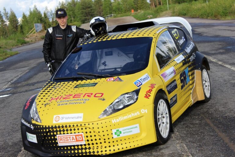 Tommi Hallman ruotsalaistiimin väreissä Nitro-rallicrossin maailmanfinaaliin