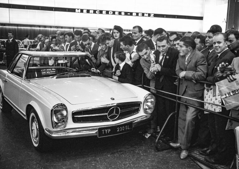 Historian havinaa: Mercedes-Benzin klassikko 230 SL 60 vuoden ikään