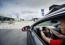 Autoilijoiden ja pyöräilijöiden väistämissääntöjä ei osata niin hyvin kuin luullaan!