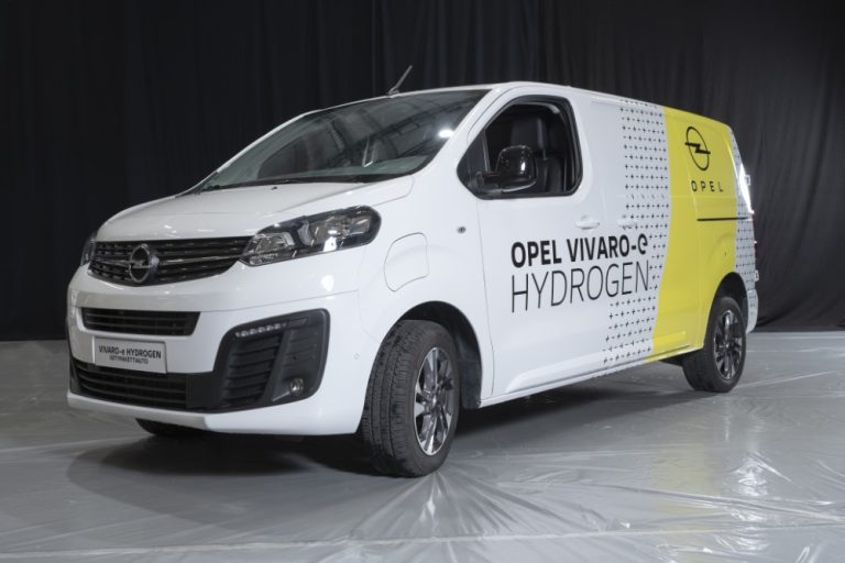 Suomen ensimmäinen vetypakettiauto Opel Vivaro-e Hydrogen näytillä Jyväskylässä