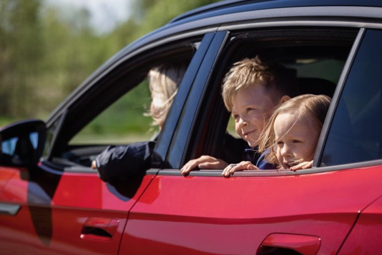 Tutkimus: Liikenneturvallisuus on suomalaisille autoilijoille huipputärkeää!