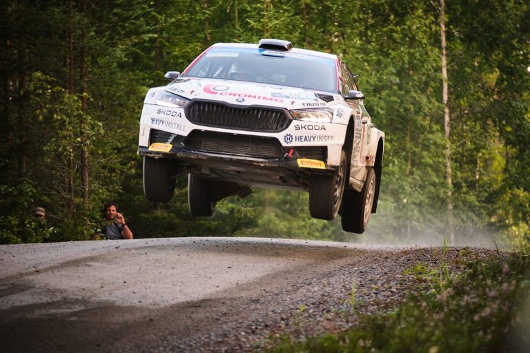 WRC: Heikkilä vaiheikkaan kisan jälkeen viides WRC2-luokassa