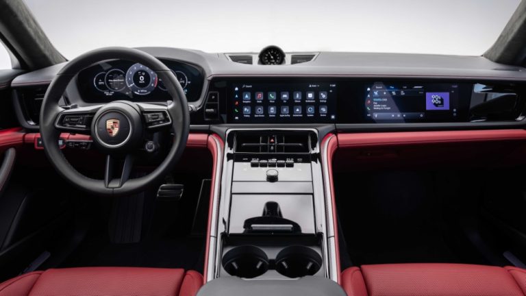 Uusi Porsche Panamera esitellään tässä kuussa — katso tästä hieman sisäkuvia