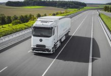 PostNordin uusi sähkörekka ajaa maantiellä 700 km päivässä
