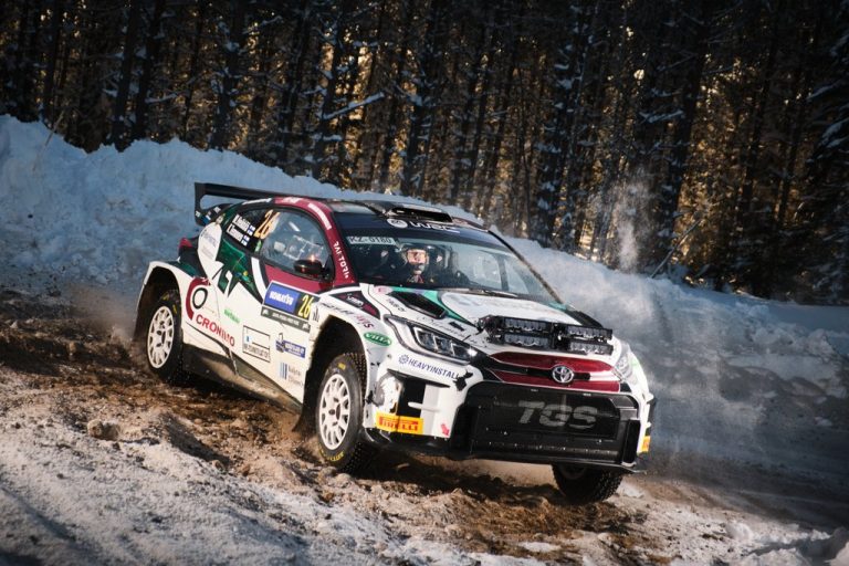 WRC: Heikkilä vaiherikkaan kilpailun jälkeen Ruotsissa WRC2-luokan viides