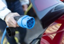 Sähköautojen latauspiste pakolliseksi moneen rakennukseen