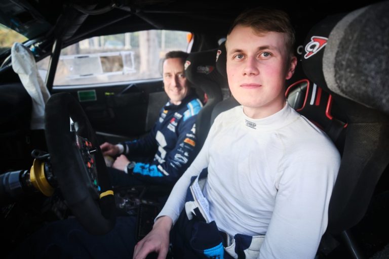 WRC: Tekniikkamurheet veivät Roope Korhosen suorituksesta parhaan terän Portugalissa