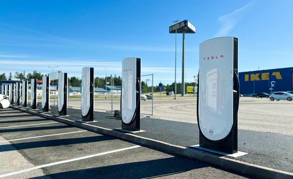 Tesla Tuo Uusia Palveluita Turun Seudulle 