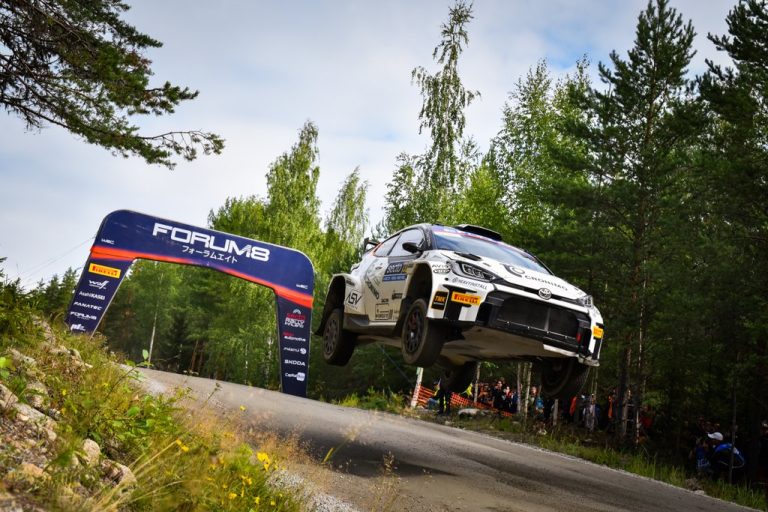 WRC: Mikko Heikkilällä haastava MM-ralliperjantai