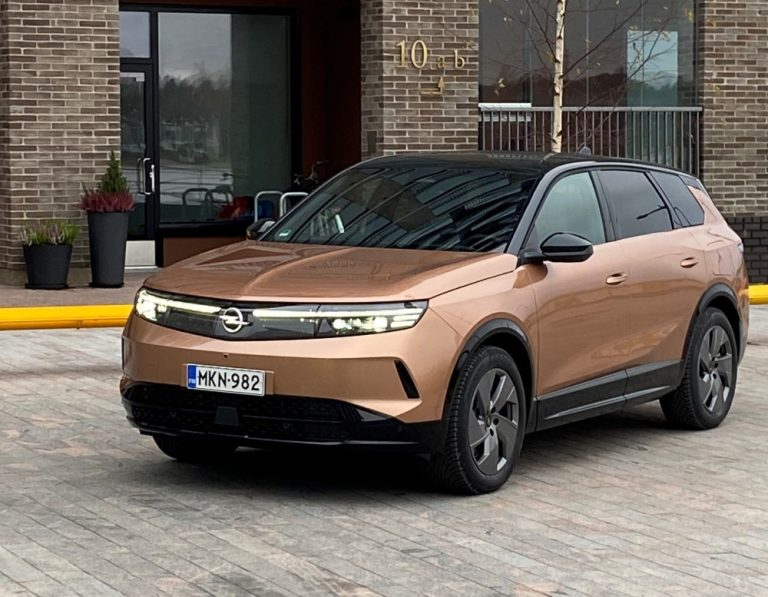 Opel Grandlandin myynti on alkanut — halvin versio maksaa alle 39 000 €