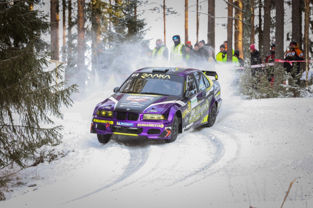 hallia-ja-lemmetti-jatkoivat-voittokulkuaan-rallisprint-sm-sarjan