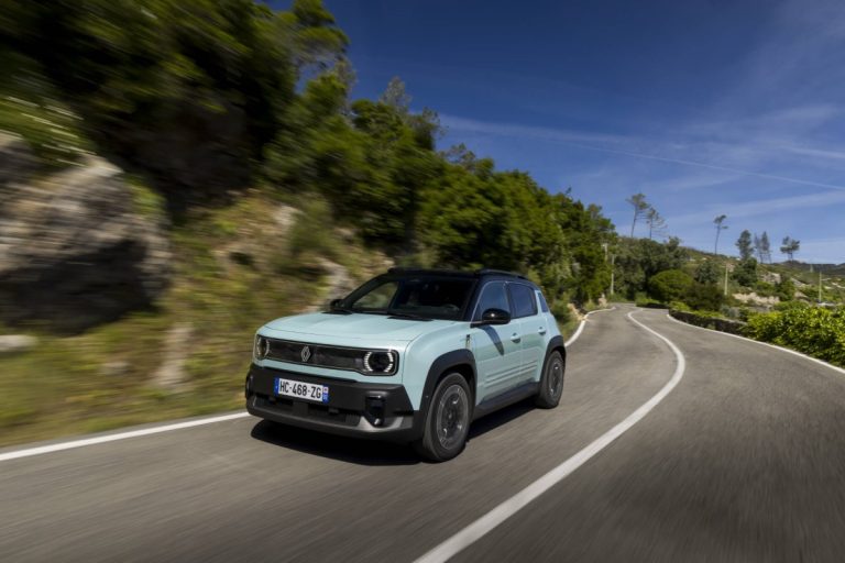 Renault 4 E-Tech electric hinnoiteltu ja ennakkomyynti alkaa