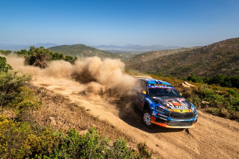 WRC: Sunnuntain rengasrikko pudotti Lauri Joonan kärkikolmikosta Sardiniassa