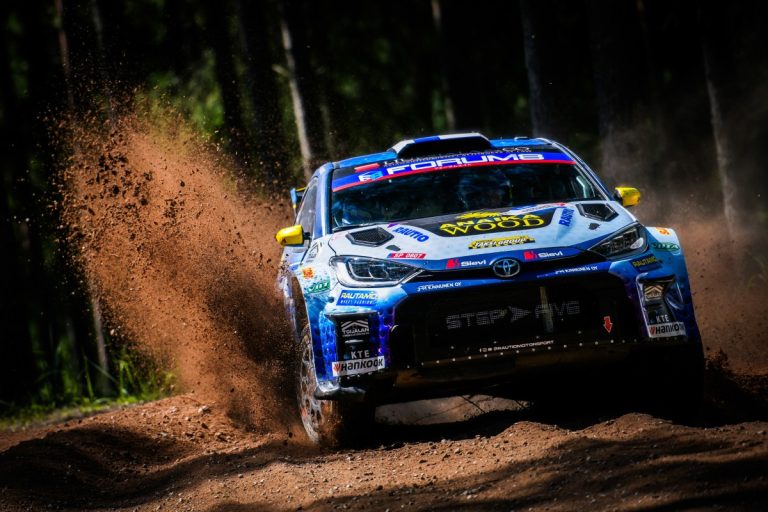 WRC: Roope Korhonen juhli palkintokorokkeella Virossa