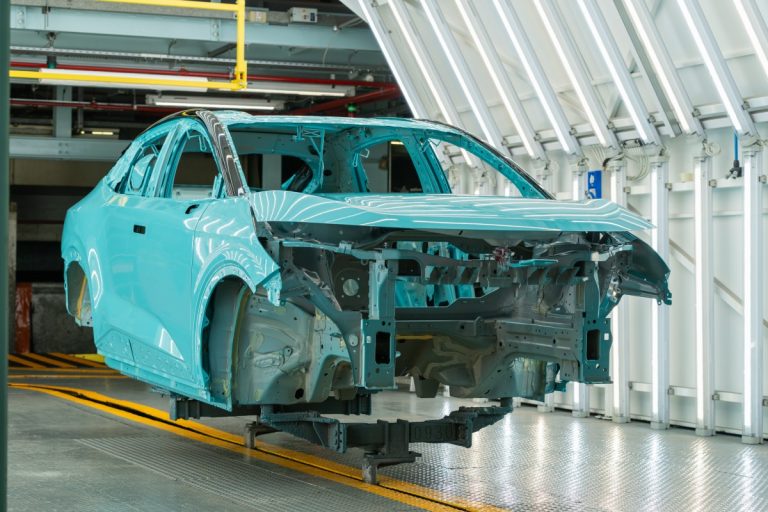 Kolmannen sukupolven Nissan Leafin tuotanto on alkanut