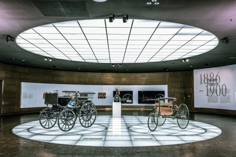 Historian havinaa: Tähtihetkiä Mercedes-Benzin 140-vuotisesta historiasta
