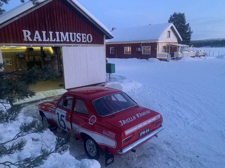Suomen ensimmäinen rallin museoerikoiskoe oli melkein sadan kilometrin selviytymistarina!