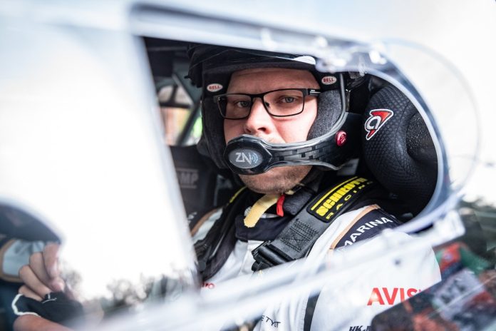 Mikko Heikkila autossa Kuva Honza Fronek