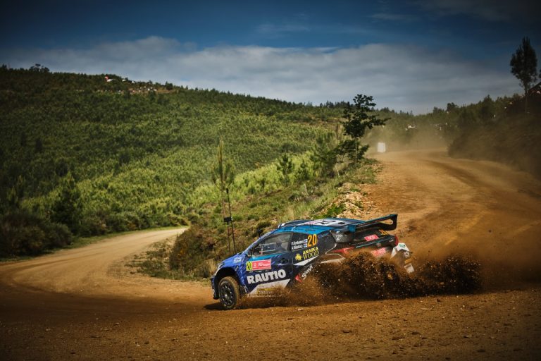 WRC: Roope Korhonen WRC2-luokan toiseksi Portugalissa