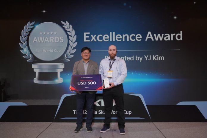 Jani Kostekivi Excellence Award pallkinto huoltokilpailu Kuva Kia